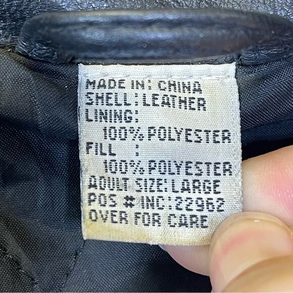 Black Leather Jacket. Size Large. In good used condition! - Picture 3 of 8